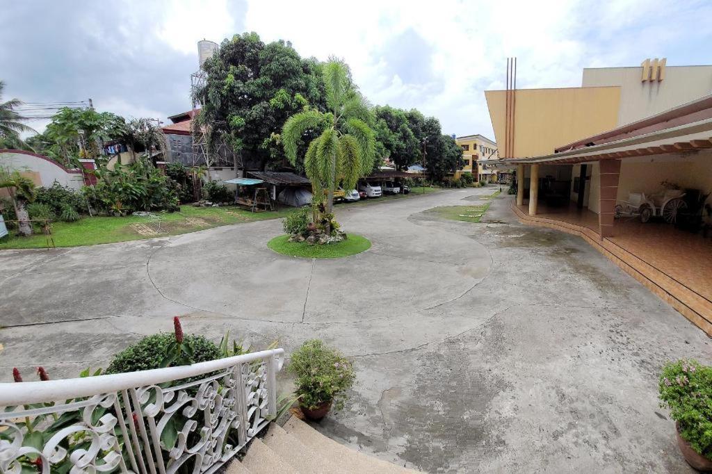 Sunny Point Hotel Davao Bagian luar foto